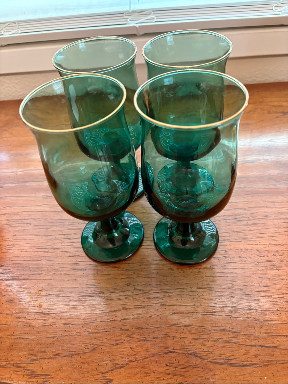 Vintage Libbey emerald Juniper green tulip wine glass. Set of 4 gold trim